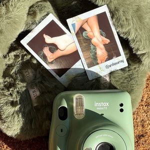 (SOLD/CROSSPOSTED) Feet pics - foot fetish - Polaroid instax film